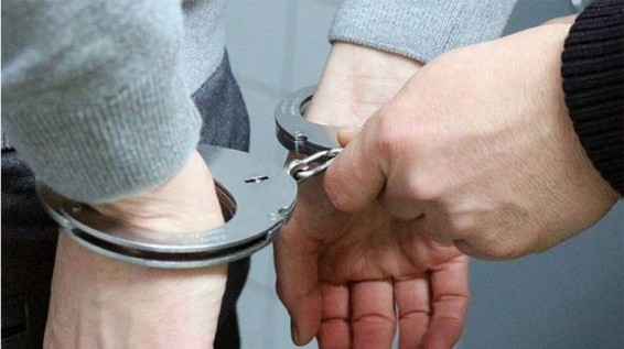Գյումրիում կնոջ սպանության և նրա դստերը մարմնական վնասվածք հասցնելու մեջ մեղադրվողը կալանավորվել է