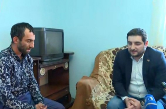 Սիփան Փաշինյանն այցելել է կուրթանցի Մեխակ Առաքելյանի ընտանիքին, տրամադրվող օգնության մասին կհայտնեն միայն հանրաքվեից հետո