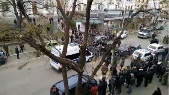 Предвыборные страсти в Карабахе накаляются, перекрыли дорогу Бако Саакяну