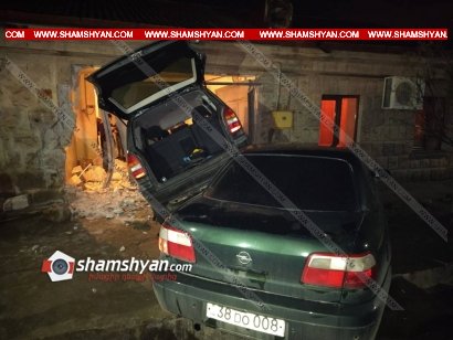 Արտաշատում Opel Zafira-ն հարվածել է Opel Omega-ին, այնուհետև մխրճվել է ավտոտնակի մեջ՝ կոտրելով դարպասներ