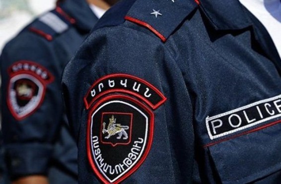 Քաղաքացիները, տեսենելով ոստիկաններին, փորձել են փախուստի դիմել, բայց բռնվել են