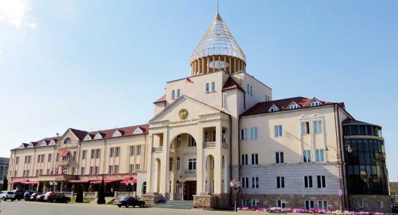 Переносить или нет? Журналисты, освещающие карабахские выборы, сдали тесты на коронавирус