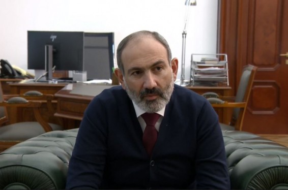 Հիմա ճգնաժամի մեջ ենք գտնվում, բազմաթիվ սոցիալական խնդիրներ կան, այս պահին կարող եմ միայն ասել՝ կրկին շնորհակալ եմ ուսուցիչներին. վարչապետը՝ ուսուցիչներին պարգևավճար տալու մասին