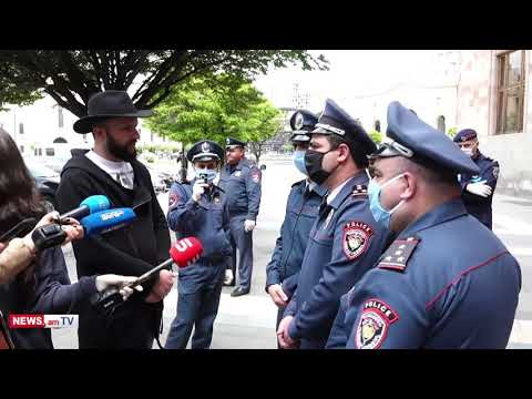 VIDEO: Группа граждан перед зданием Правительства Армении требует включить газ и электричество