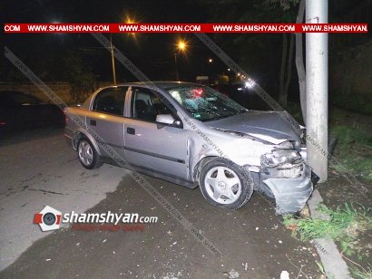 Ավտովթար Երևանում. բախվել են Mercedes-ն ու Opel-ը. վերջինս էլ բախվել է երկաթե էլեկտրասյանը