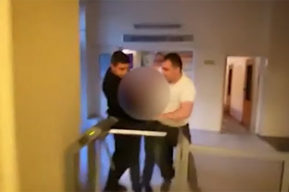В Ереване задержан велосипедист, напавший на депутата и обматеривший его