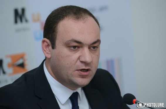Հանգիստ եղեք, ձեր իշխանության վտանգը կորոնավիրուսը չէ, այլ` կառավարումից ոչինչ չհասկանալը. Արսեն Բաբայան
