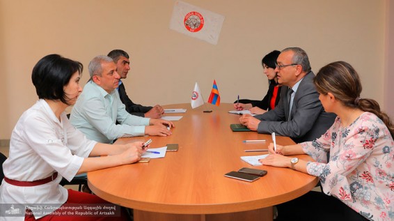 Արթուր Թովմասյանը հանդիպում է Արցախի քաղաքական ուժերի հետ