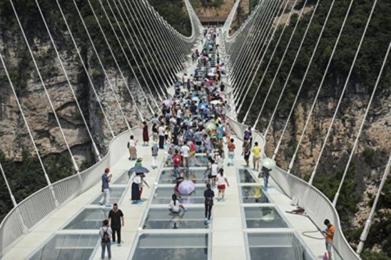 Աշխարհի ամենաերկար ապակե կամուրջը դադարեցրել է աշխատանքը