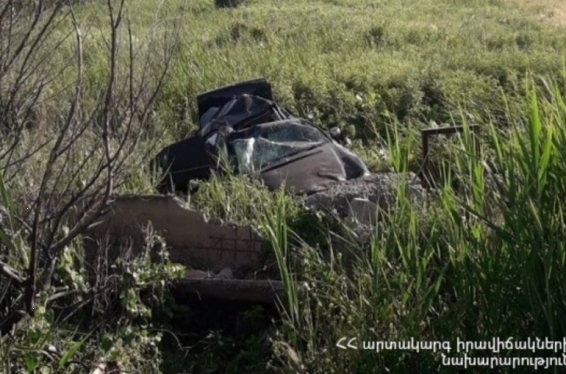 Երևան-Երասխ ավտոճանապարհին «Mercedes E320» ավտոմեքենան դուրս է եկել երթևեկելի հատվածից և հայտնվել դաշտում․ կա տուժած