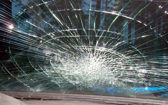 Տիգրանաշենի ոլորաններում «Հունդայի» բեռնատարը շրջվել է. վարորդին դուրս են բերել մեքենայից