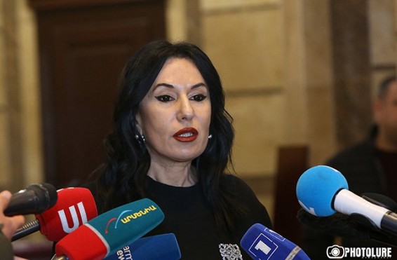 Որքանո՞վ է քաղաքականապես նպատակահարմար Արցախում ծնված քաղաքացիների նոր անձնագրերում գրել Ադրբեջան. Նաիրա Զոհրաբյան