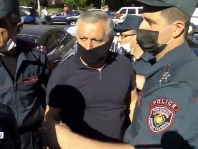 Ոստիկանները փորձեցին բերման ենթարկել Սերգեյ Բագրատյանին