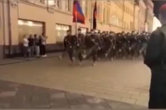 Парни готовятся к параду: кадры подготовки армянских военных к участию в Параде Победы в Москве