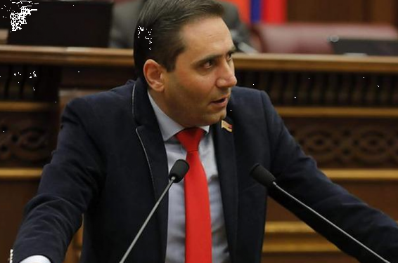 «Լուսավոր Հայաստան» խմբակցությանն ենք ուղարկել արդեն հավաքված ստորագրությունները․ Արման Աբովյանը՝ Սահմանադրության փոփոխությունների համար ՍԴ դիմելու որոշման մասին