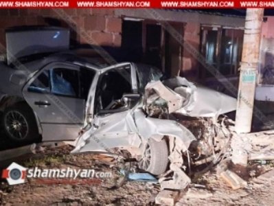 Գյումրիում 43-ամյա վարորդը Mercedes-ով բախվել է էլեկտրասյանը. կա 3 տուժած