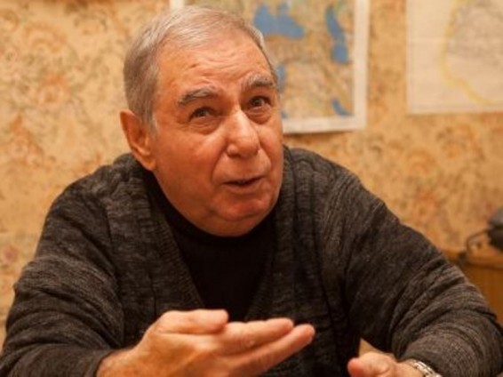 Ադրբեջանում կրկին հետապնդում են գրող Աքրամ Այլիսլիին