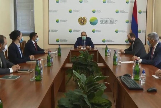 Пашинян представил аппарату Министерства окружающей среды новоназначенного министра