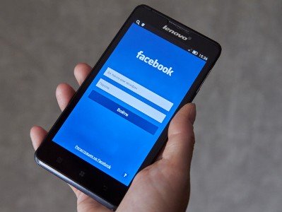 В Индии из-за записи в Facebook убили по меньшей мере трех человек, ранены десятки полицейских