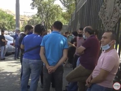 Желающие выехать в Россию граждане Армении снова проводят акцию протеста