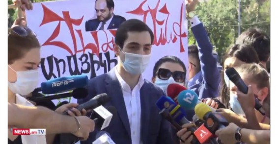 ԱԺ-ի դիմաց ակցիա է՝ Արայիկ Հարությունյանի հրաժարականի պահանջով (ուղիղ)