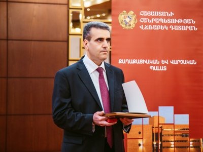 Վայր եմ դնում իմ լիազորությունները. Երվանդ Խունդկարյանը հանդես է եկել հայտարարությամբ