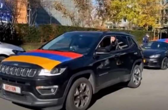 Հայ համայնքը Բրյուսելում զանգվածային ավտոերթ է կազմակերպել դեպի ՆԱՏՕ-ի և ԵԽ գրասենյակներ