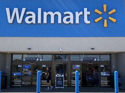 Сеть магазинов Walmart убрала из витрин оружие и боеприпасы из-за угрозы беспорядков