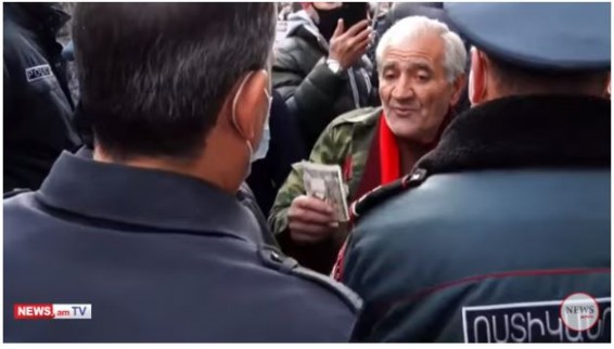 Возле здания НС Армении проходит акция протеста