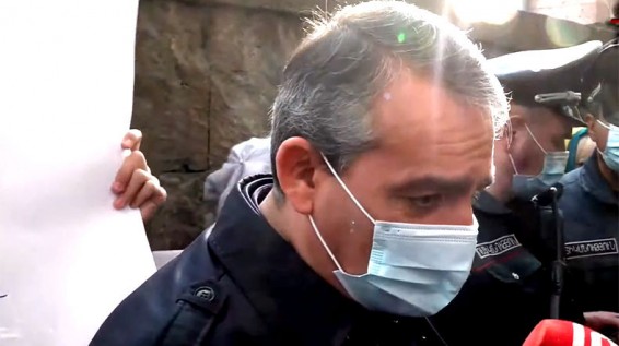 «Հիմա ասել էի դավաճանն ով է, ա՛յ տղա». իմքայլական պատգամավորը՝ քաղաքացուն