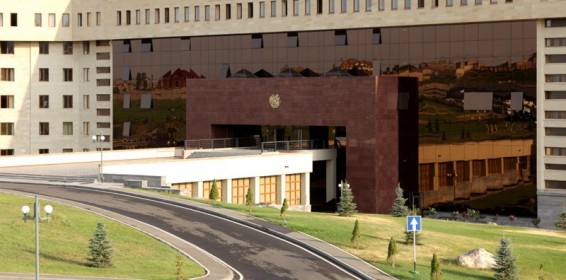 Ժամկետային զինծառայողների հարազատների բողոքի ակցիան ՊՆ-ի մոտ. ուղիղ