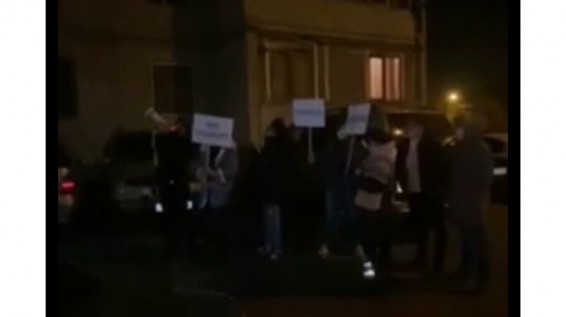 «Մխիթար, դավաճան». Ակցիա Հայրապետյանի դեմ