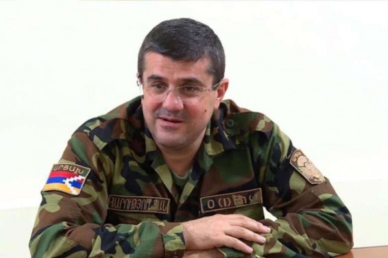 «Շնորհակալություն, Ռուսաստան» գրությամբ պաստառը դպրոցում տեղադրվել է Արայիկ Հարությունյանի անձնական պատվերով