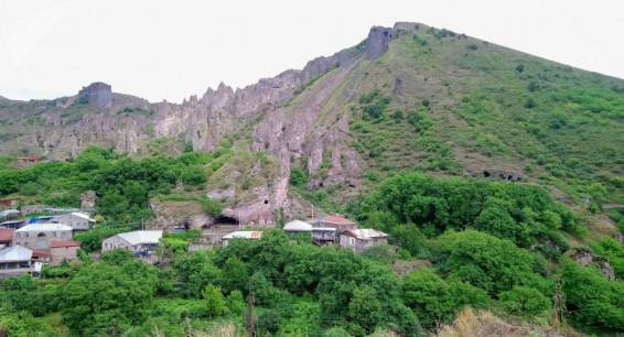 В Горисе не ездят машины с азербайджанскими номерами - власти города опровергли информацию