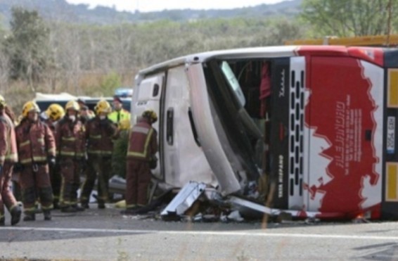 Բարսելոնում զբոսաշրջիկներ տեղափոխող ավտոբուս է կողաշրջվել