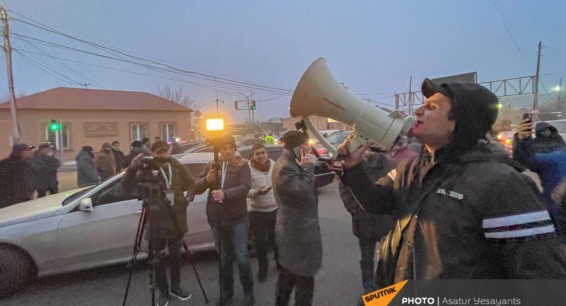 Пашиняну удалось добраться до аэропорта 