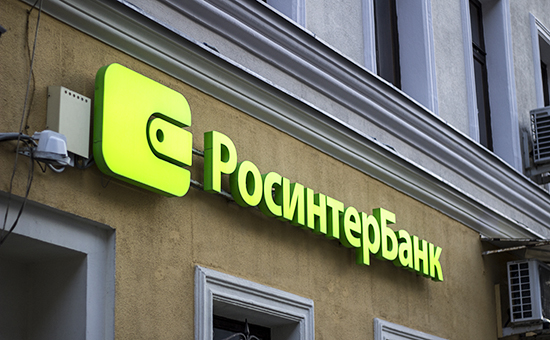 Банк из первой сотни прекратил обслуживать клиентов