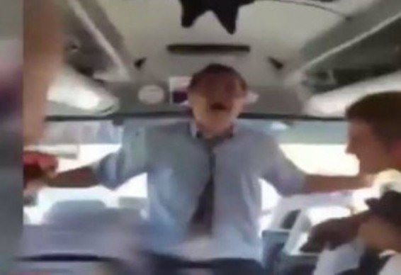 Թուրքիայում ավտոբուսի ուղեկցորդը թմրանյութերի ազդեցության տակ հարձակվել է ուղևորների վրա