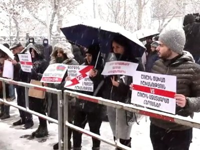 В преддверии судебного заседания по делу Кочаряна и других проходит акция протеста