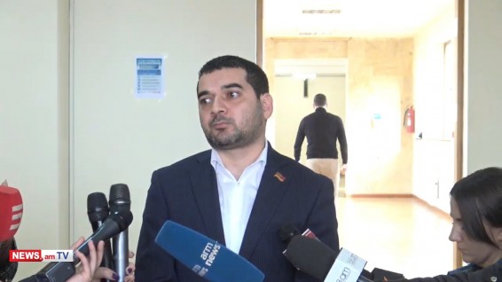 Анна Акопян с двумя дочками находится с частным визитом в Москве