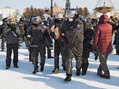 «Ъ»: На акциях в поддержку Навального на Дальнем Востоке задержаны более 100 человек