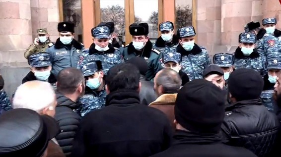 Родители пропавших без вести требуют найти своих сыновей