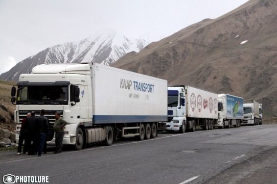 Փակ են  «Ամբերդ» բարձր լեռնային օդերևութաբանական կայանից դեպի Ամբերդ ամրոց և դեպի Քարի լիճ տանող ճանապարհները․ Լարսի ռուսական կողմում կա կուտակված մոտ 220 բեռնատար