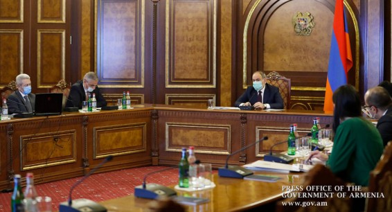 Пашинян провел совещание по проблемам такси