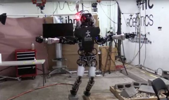 Մարդանման ռոբոտը կարողանում է մեկ ոտքի վրա պահել հավասարակշռությունը