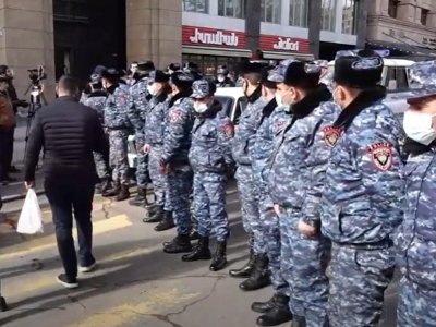 Полиция «внесла ясность»: Участник митинга в Ереване получил не закрытый перелом, а … ушиб