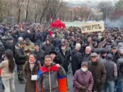 Արագածոտնի մարզի եւ Հրազդան քաղաքի դպրոցների ուսուցիչները Փաշինյանի հավաքի փոխարեն միացել են ընդդիմության հանրահավաքին
