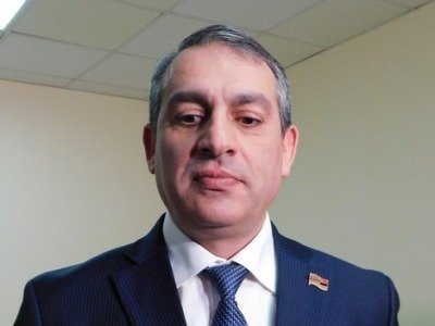 Բանակը Փաշինյանի կողքին է, իսկ քառասուն հոգին բանակը չի, դա կորպուսի հրամանատարներն են. Արմեն Խաչատրյան