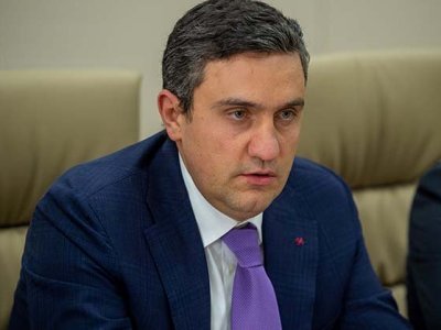 Политик: Президент и премьер могут при помощи правовой «магии» уволить начальника Генштаба ВС Армении