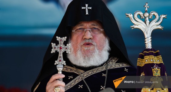 Католикос Гаргенин II напомнил про бурные послевоенные дни и подчеркнул роль женщин